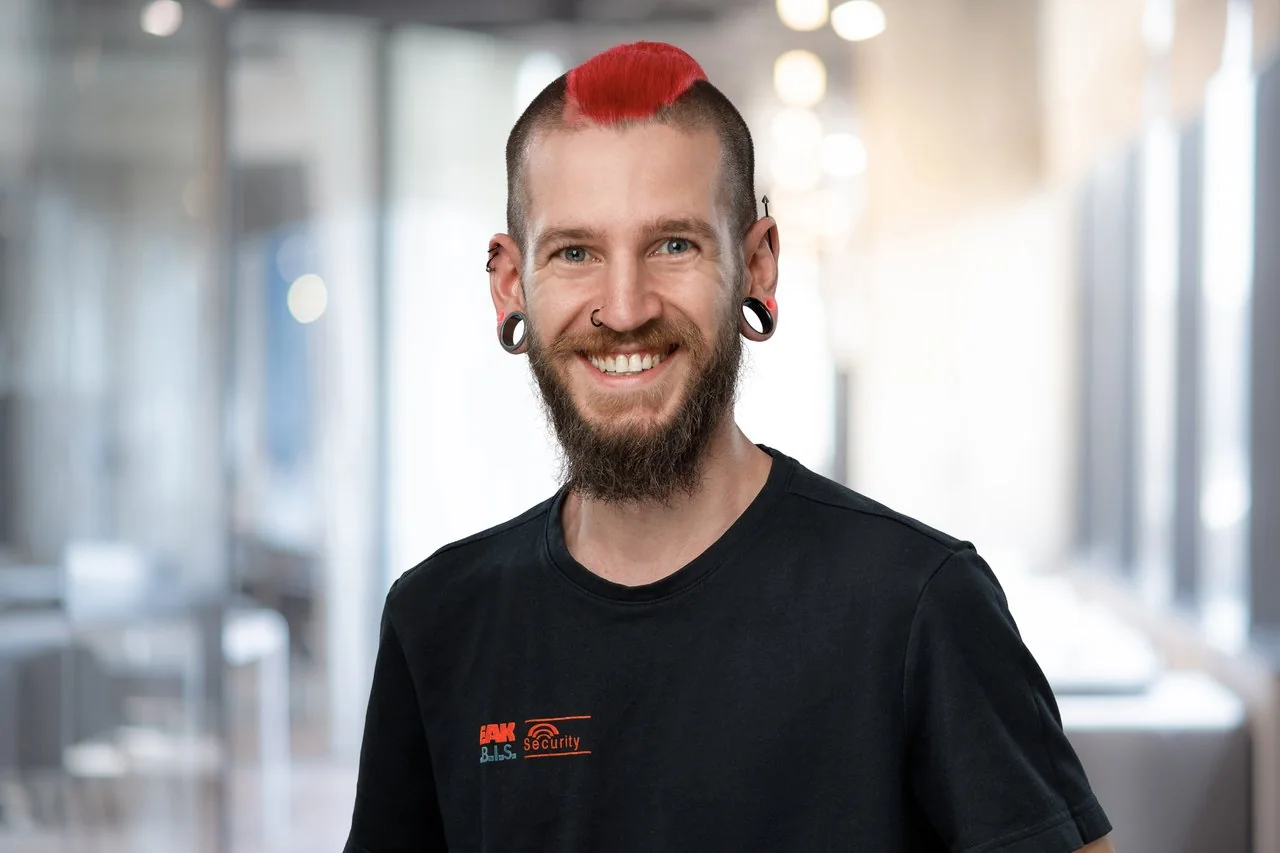 Mitarbeiter der Abteilung Service bei der EAK Security GmbH & Co. KG