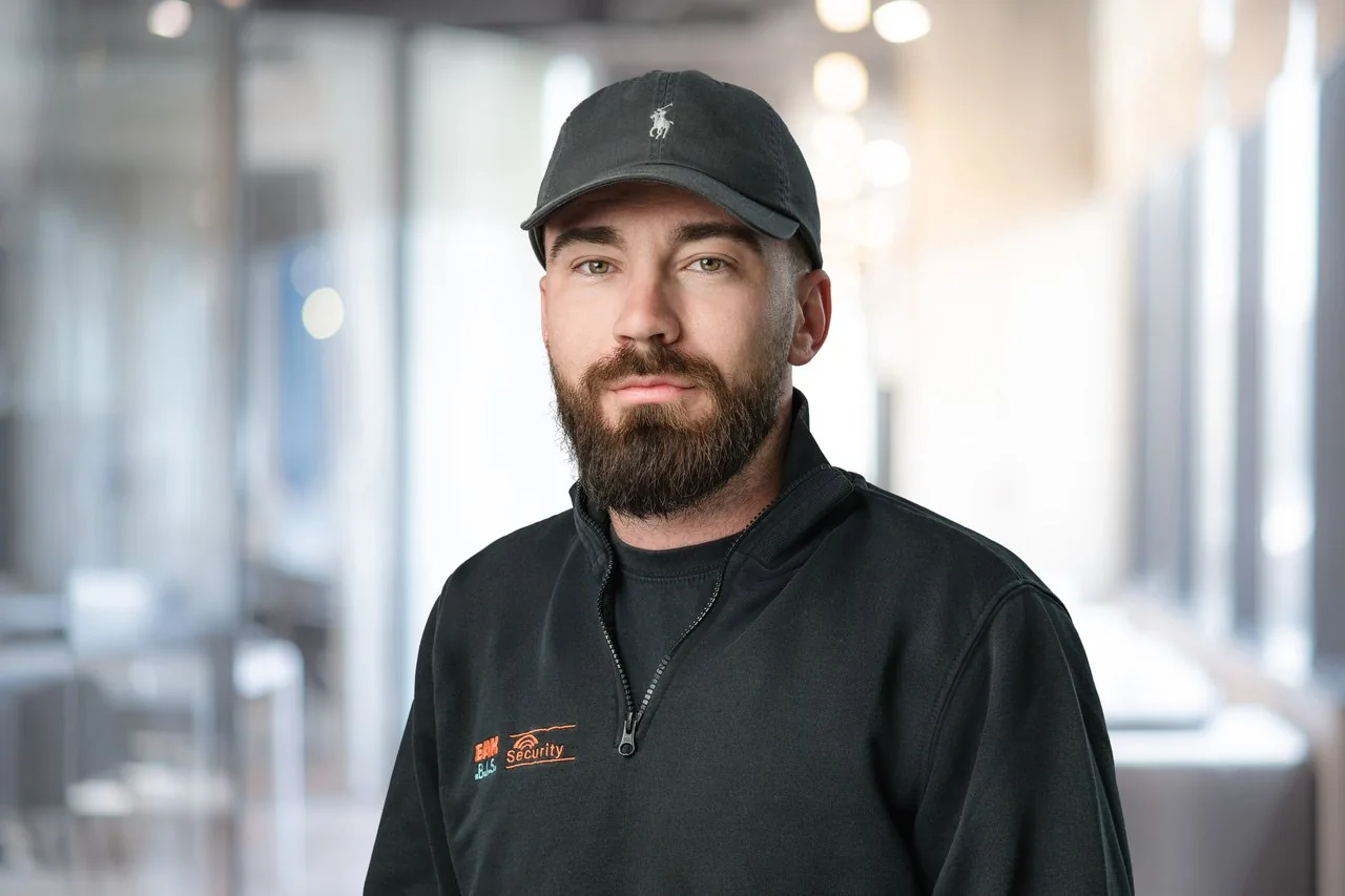 Mitarbeiter der Abteilung Technik bei der EAK Security GmbH & Co. KG