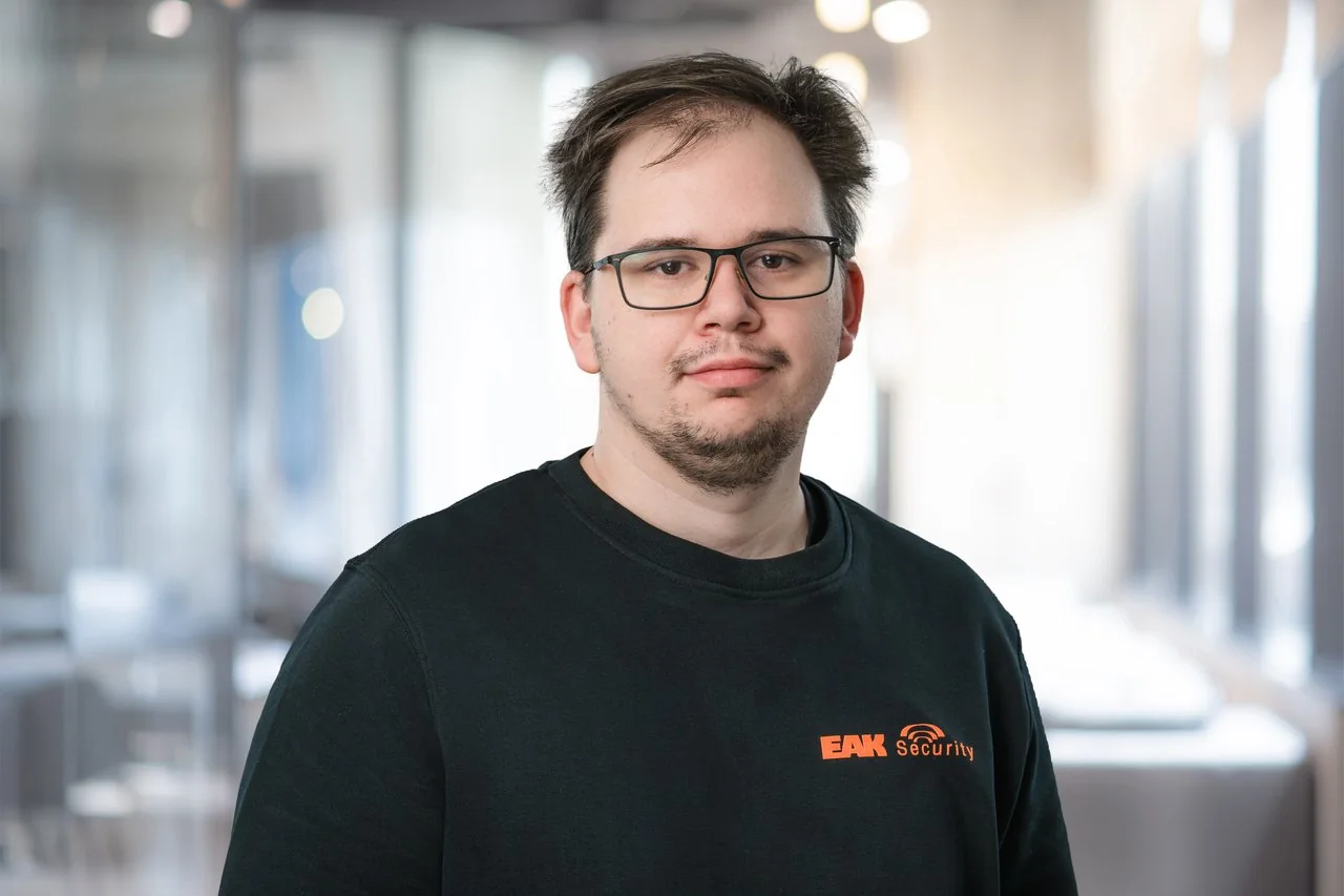 Mitarbeiter der Abteilung Technik bei der EAK Security GmbH & Co. KG