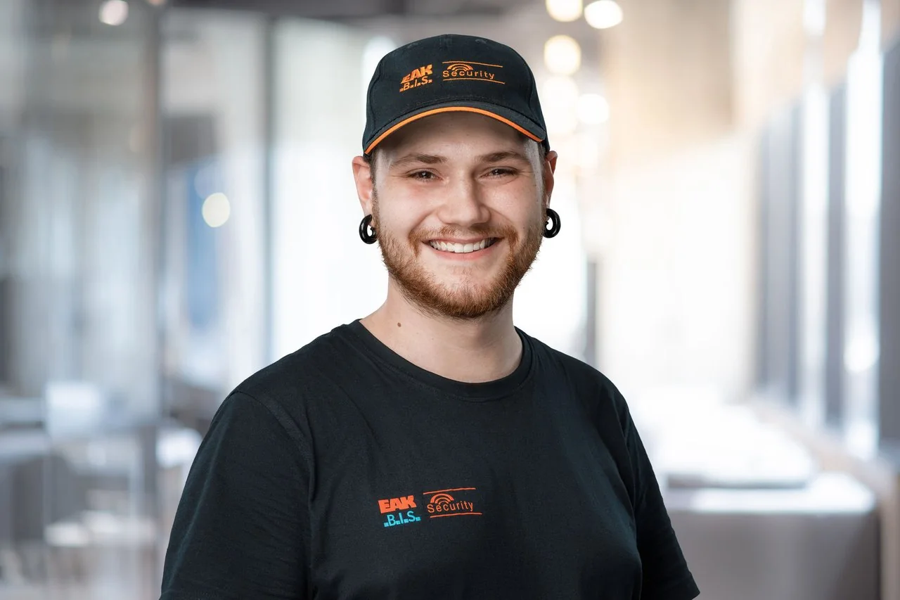 Mitarbeiter der Abteilung Technik bei der EAK Security GmbH & Co. KG