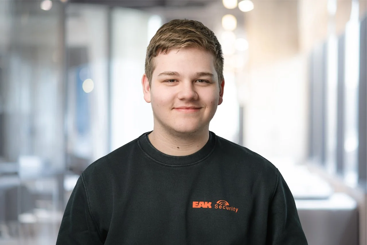 Mitarbeiter der Abteilung Technik bei der EAK Security GmbH & Co. KG